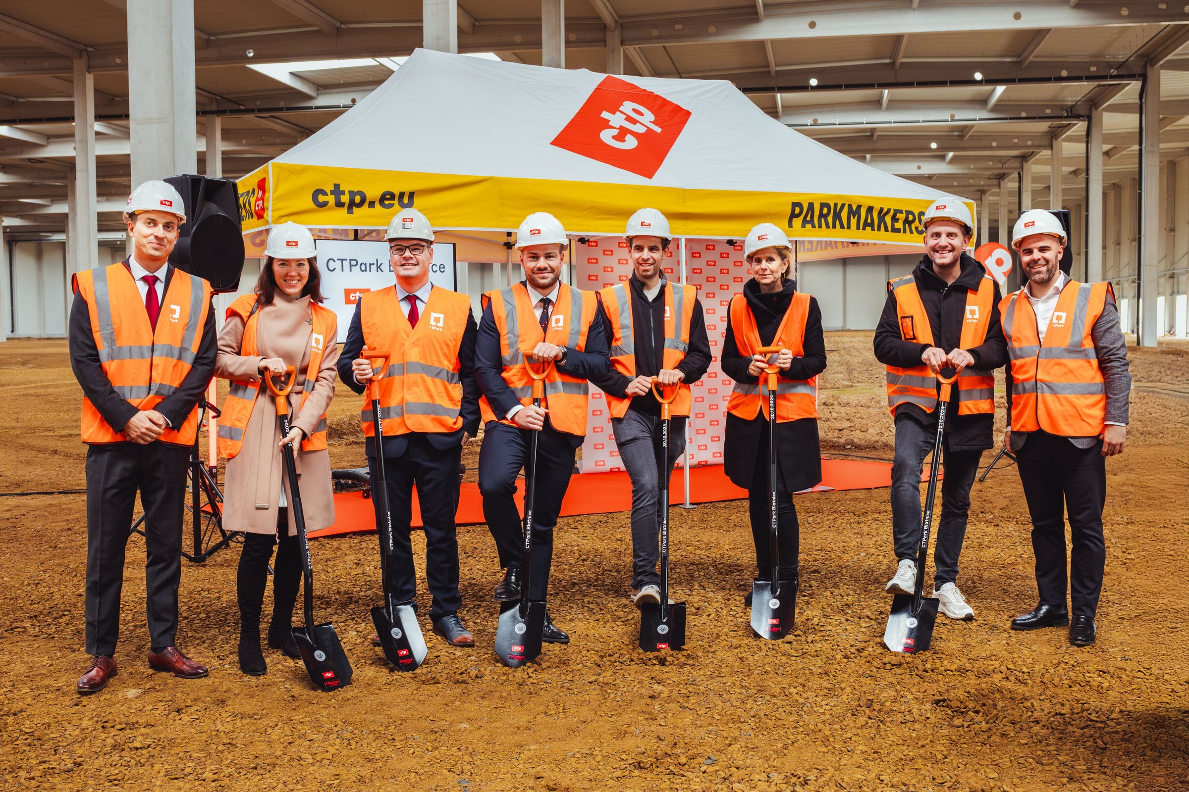 Juraj Černaj (CTP), Zuzana Štěpánková (iO Partners), Martin Šolc (CTP), Jakub Kodr (CTP), Joost van de Graaf (Redcare), Theresa Holler (Redcare), Bart Dings (Redace), James Fitzgerald (iO Partners)